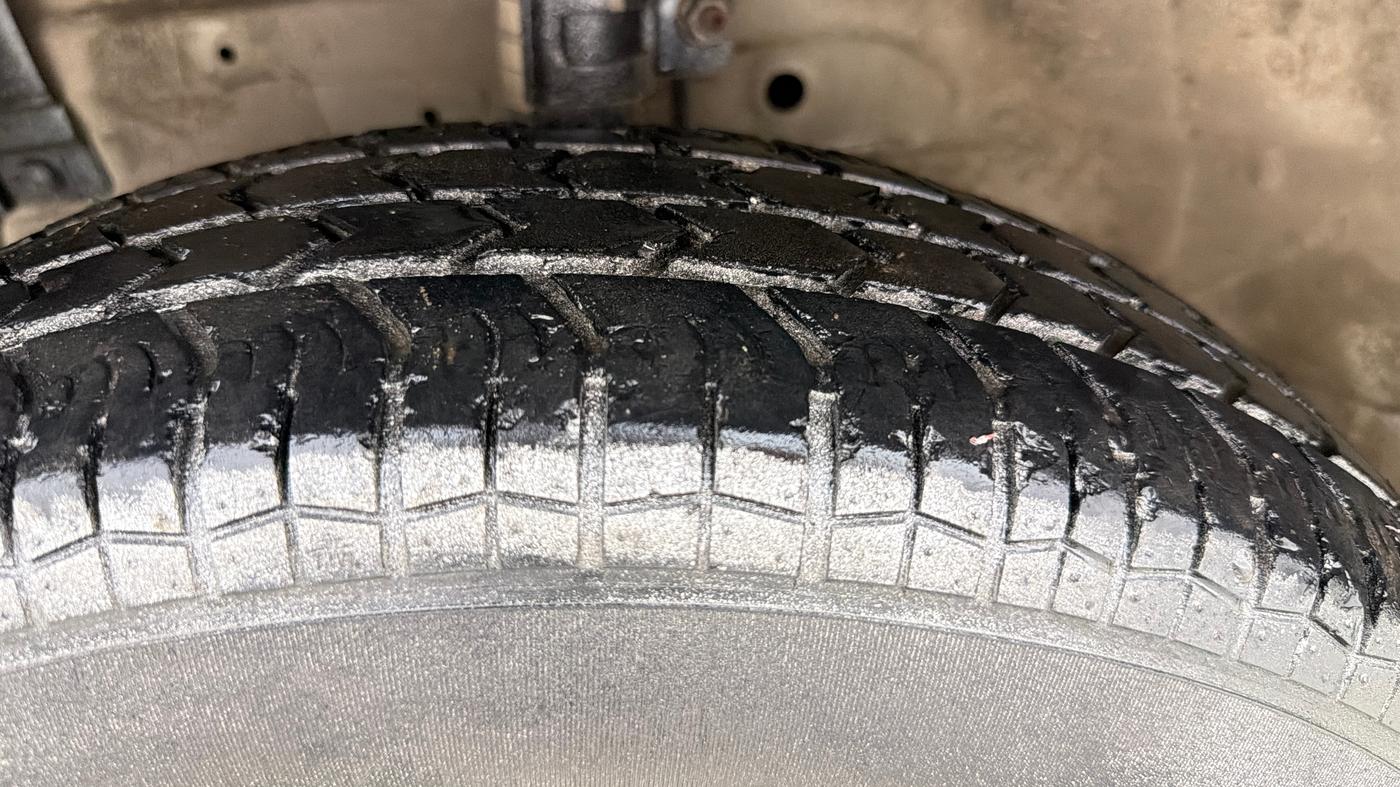 2013 Maruti Swift Dzire VXI, Petrol, Manual, 45,913 km, Left Front Tyre Tread