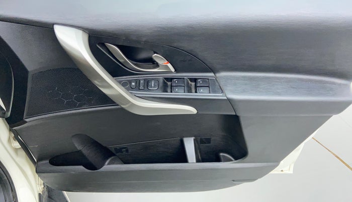 2021 Mahindra XUV500 W7 AT, Diesel, Automatic, 15,770 km, Driver Side Door Panels Control