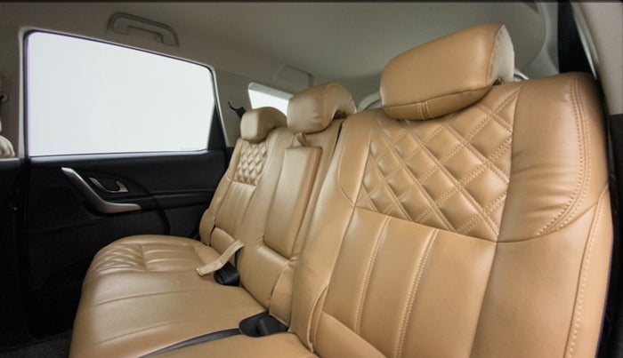 2021 Mahindra XUV500 W7 AT, Diesel, Automatic, 15,770 km, Right Side Rear Door Cabin