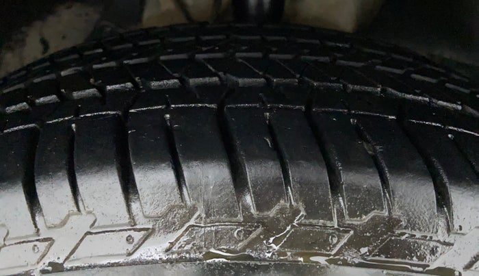 2021 Mahindra XUV500 W7 AT, Diesel, Automatic, 15,770 km, Right Front Tyre Tread