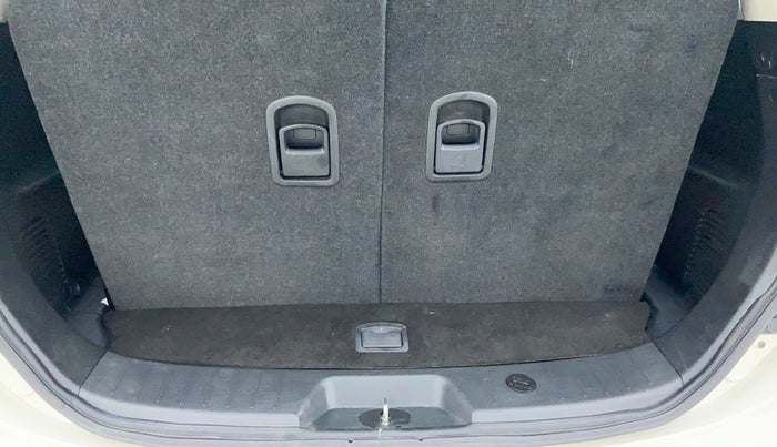 2021 Mahindra XUV500 W7 AT, Diesel, Automatic, 15,770 km, Boot Inside