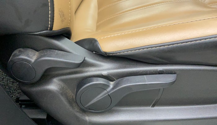 2021 Mahindra XUV500 W7 AT, Diesel, Automatic, 15,770 km, Driver Side Adjustment Panel
