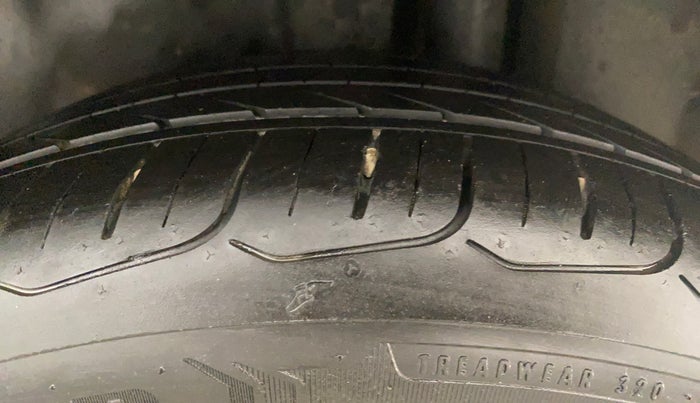 2018 Maruti Ciaz ALPHA 1.4 PETROL, Petrol, Manual, 64,711 km, Left Rear Tyre Tread