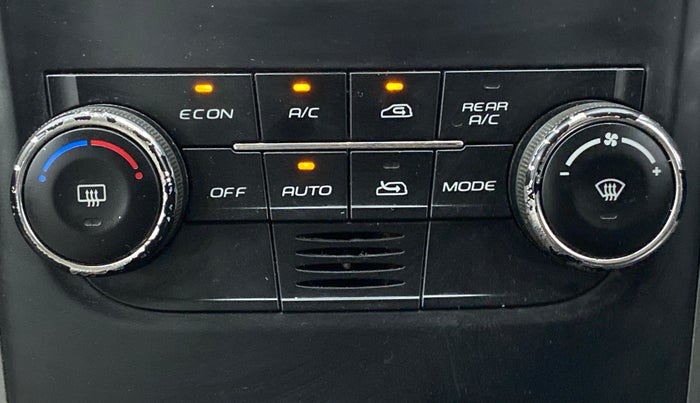 2016 Mahindra XUV500 W6 4X2, Diesel, Manual, 79,313 km, Automatic Climate Control