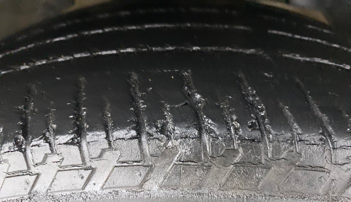 2016 Mahindra XUV500 W6 4X2, Diesel, Manual, 79,313 km, Right Front Tyre Tread