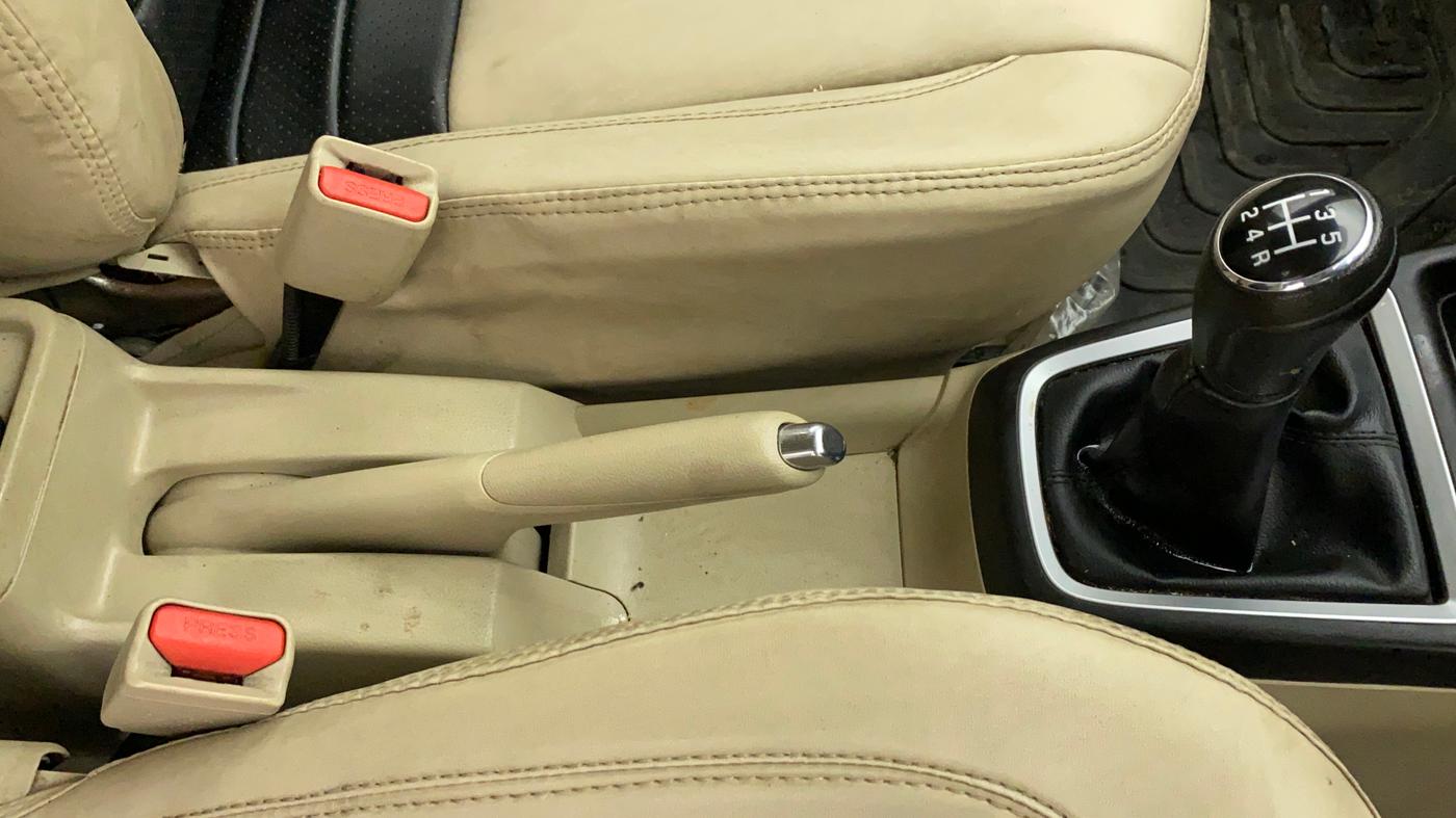 2022 Maruti Dzire ZXI CNG, CNG, Manual, 38,520 km, Gear Lever