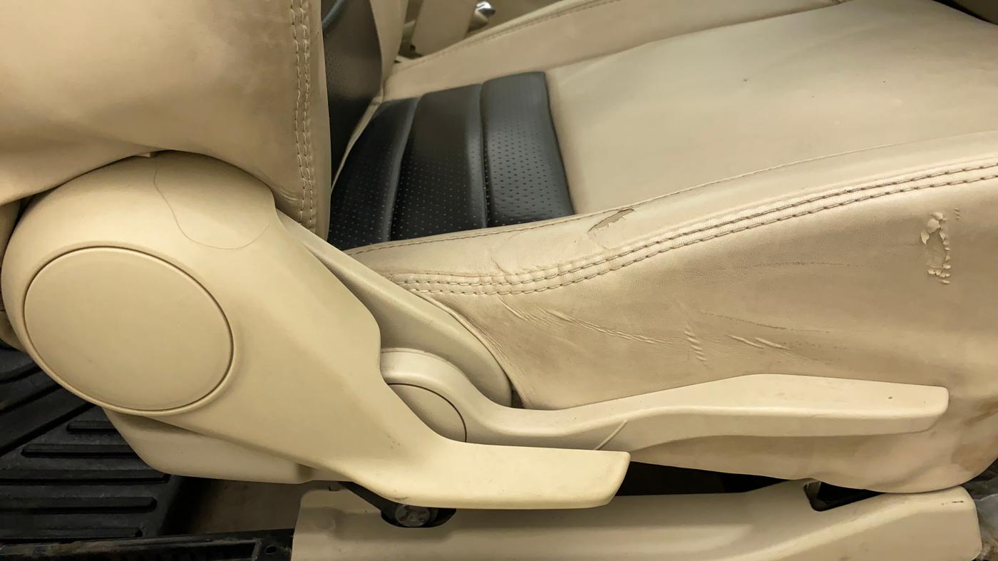 2022 Maruti Dzire ZXI CNG, CNG, Manual, 38,520 km, Driver Side Adjustment Panel