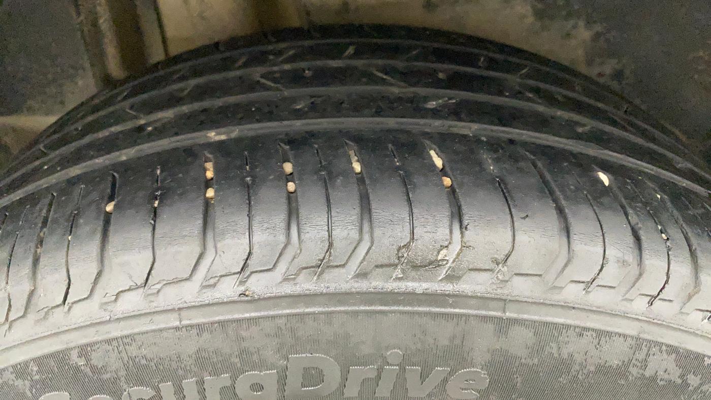 2022 Maruti Dzire ZXI CNG, CNG, Manual, 38,520 km, Right Rear Tyre Tread