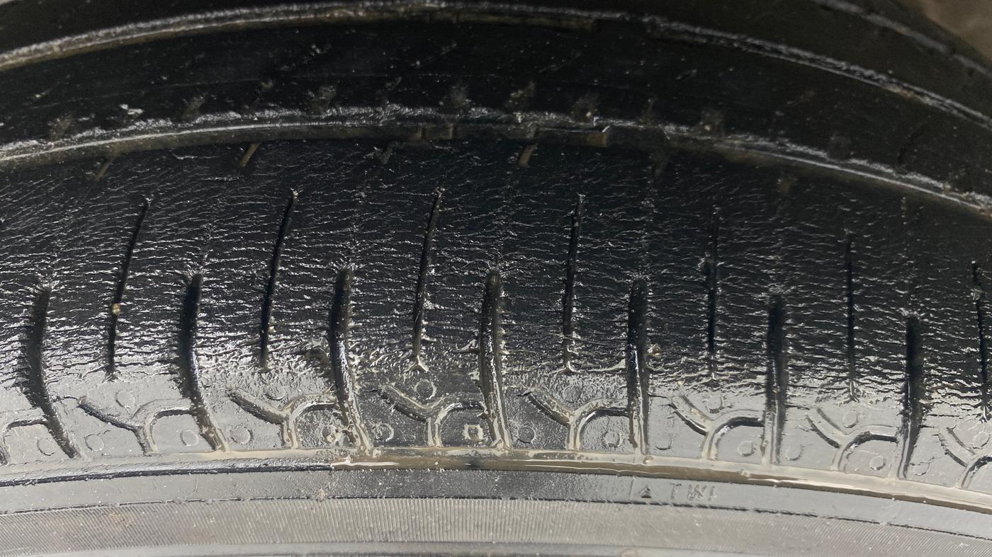 2013 Maruti Swift Dzire VXI, Petrol, Manual, 86,981 km, Right Rear Tyre Tread