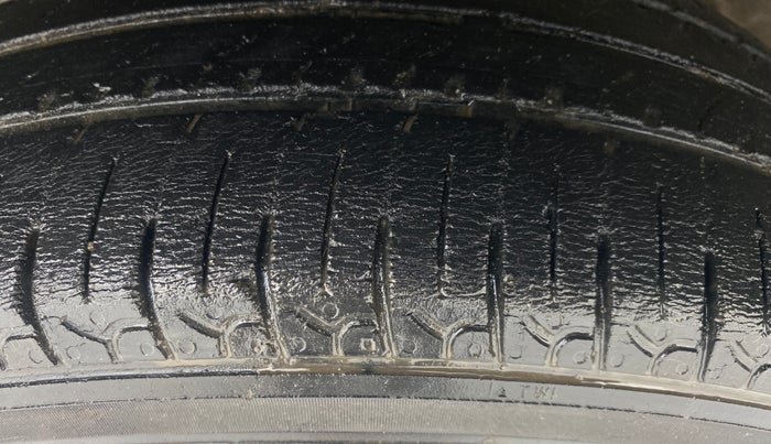 2013 Maruti Swift Dzire VXI, Petrol, Manual, 86,981 km, Right Rear Tyre Tread