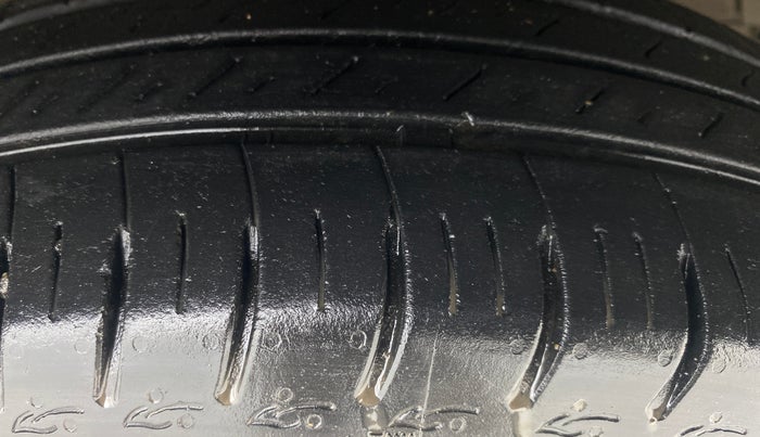 2013 Maruti Swift Dzire VXI, Petrol, Manual, 86,981 km, Right Front Tyre Tread