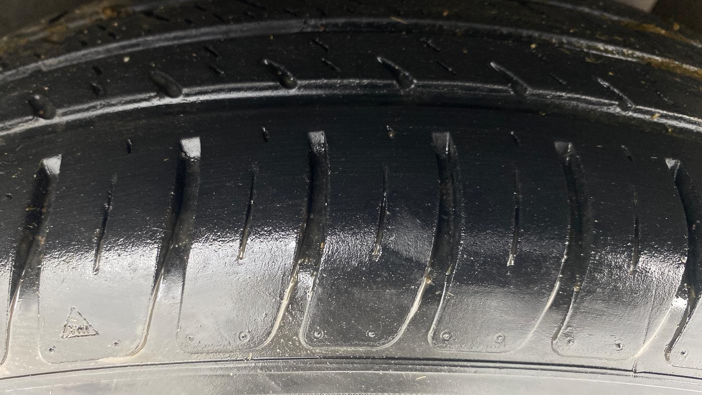 2013 Maruti Swift Dzire VXI, Petrol, Manual, 86,981 km, Left Rear Tyre Tread