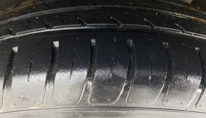 2013 Maruti Swift Dzire VXI, Petrol, Manual, 86,981 km, Left Rear Tyre Tread