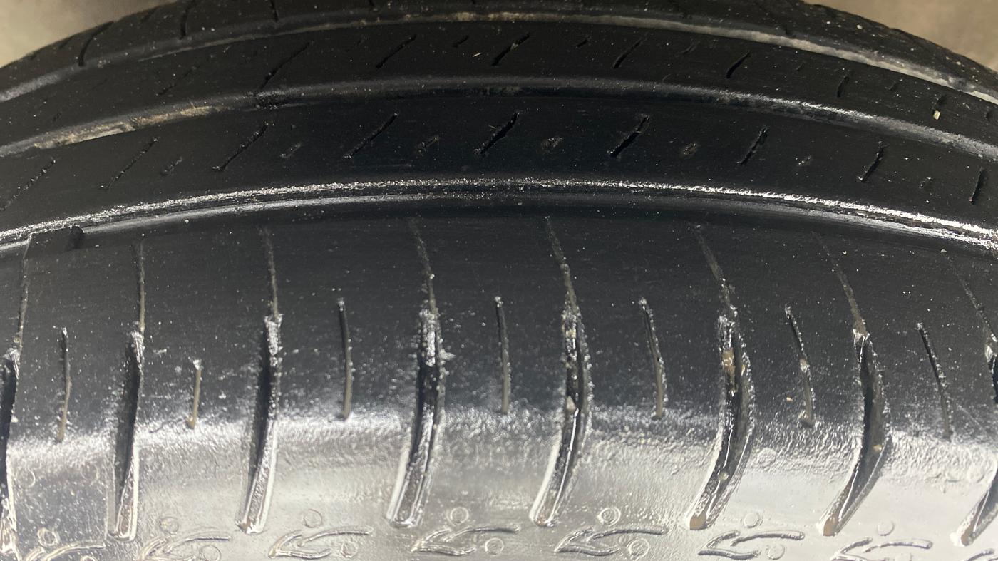 2013 Maruti Swift Dzire VXI, Petrol, Manual, 86,981 km, Left Front Tyre Tread