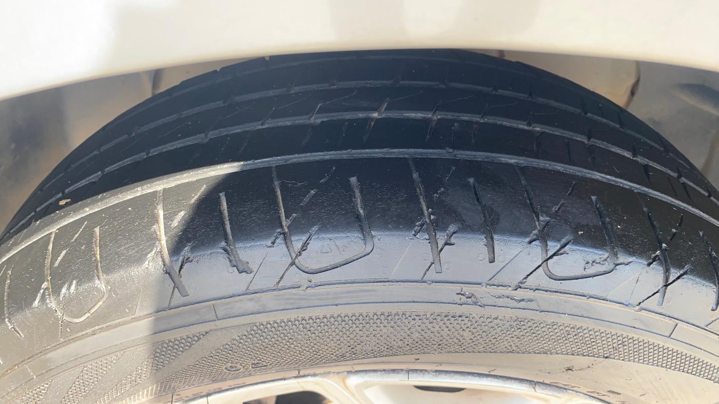 2017 Ford Ecosport TITANIUM 1.5L PETROL, Petrol, Manual, 1,37,077 km, Left Front Tyre Tread