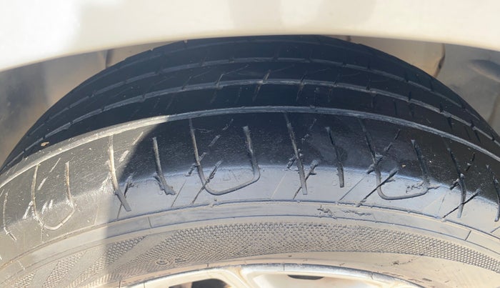 2017 Ford Ecosport TITANIUM 1.5L PETROL, Petrol, Manual, 1,37,972 km, Left Front Tyre Tread