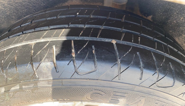 2017 Ford Ecosport TITANIUM 1.5L PETROL, Petrol, Manual, 1,37,972 km, Left Rear Tyre Tread