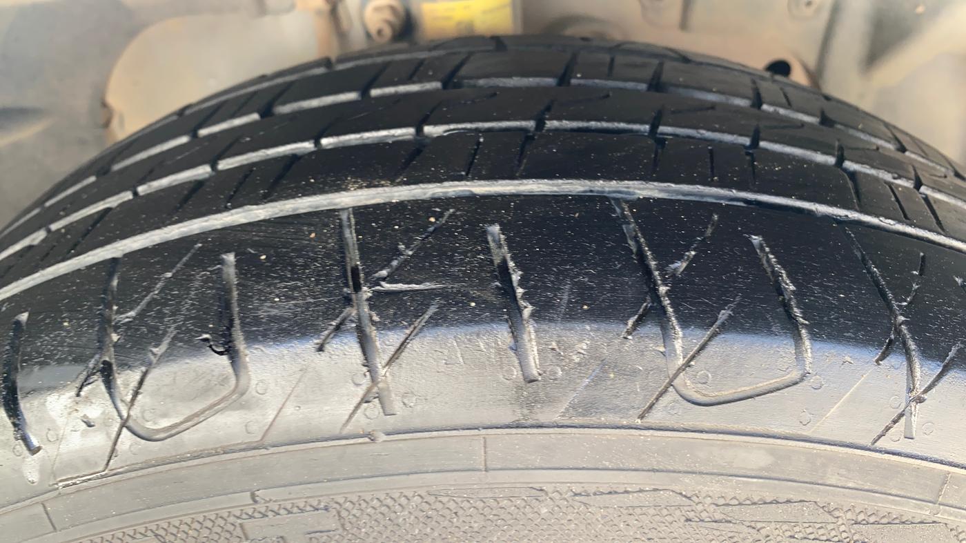 2017 Ford Ecosport TITANIUM 1.5L PETROL, Petrol, Manual, 1,37,077 km, Right Front Tyre Tread
