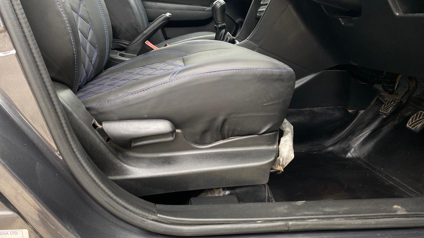 2022 Maruti Vitara Brezza VXI, CNG, Manual, 69,439 km, Driver Side Adjustment Panel
