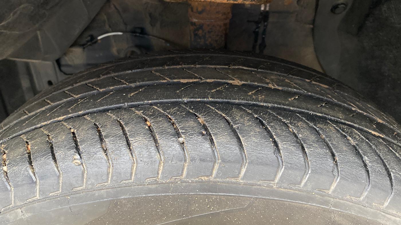 2022 Maruti Vitara Brezza VXI, CNG, Manual, 69,439 km, Left Front Tyre Tread