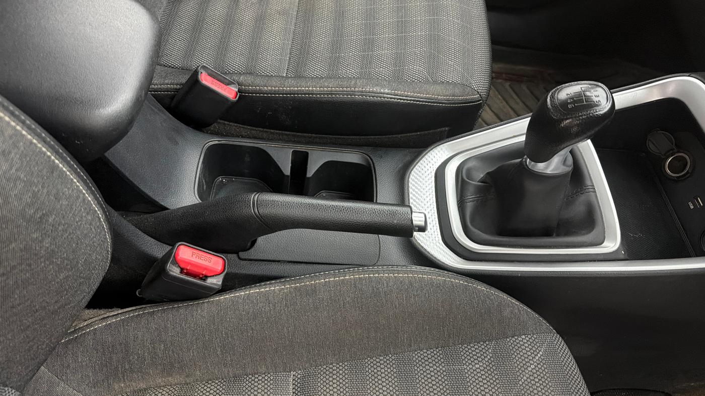 2022 KIA SONET HTK PLUS 1.0 IMT, Petrol, Manual, 41,183 km, Gear Lever