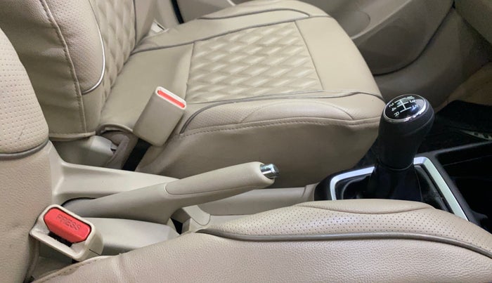 2017 Maruti Dzire VXI, Petrol, Manual, 79,016 km, Gear Lever