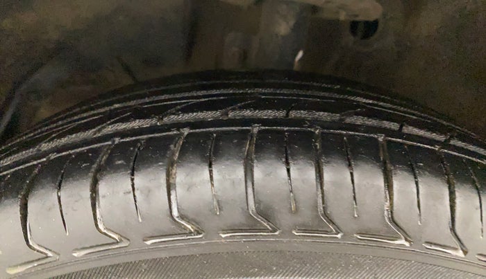 2017 Maruti Dzire VXI, Petrol, Manual, 79,016 km, Left Front Tyre Tread