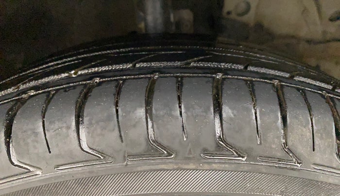 2017 Maruti Dzire VXI, Petrol, Manual, 79,016 km, Right Front Tyre Tread