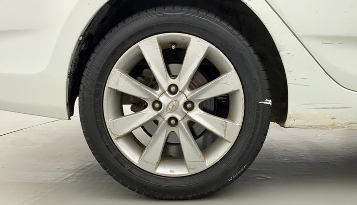 2012 Hyundai Verna FLUIDIC 1.6 VTVT SX, Petrol, Manual, 85,385 km, Right Rear Wheel