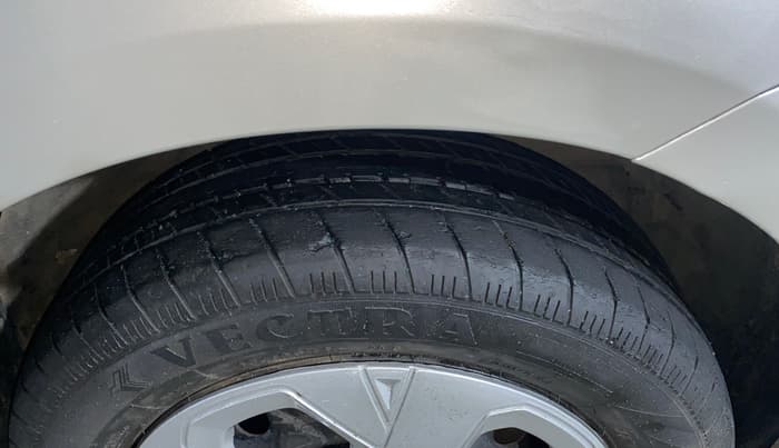2017 Maruti Ertiga VXI, Petrol, Manual, 34,899 km, Right Front Tyre Tread