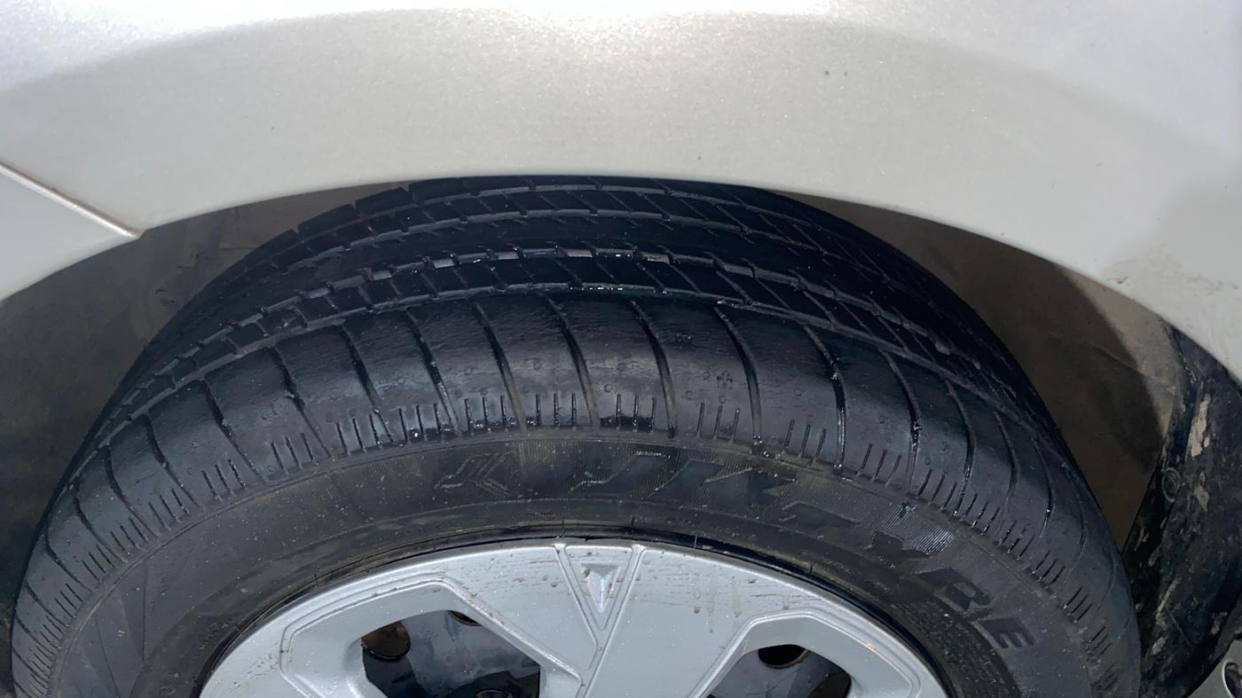 2017 Maruti Ertiga VXI, Petrol, Manual, 34,899 km, Left Front Tyre Tread