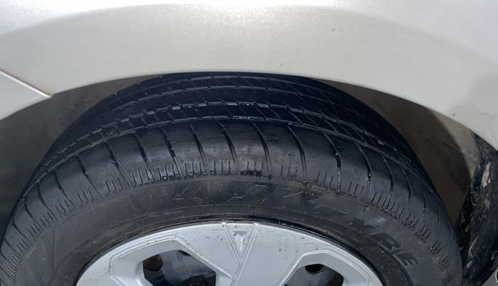 2017 Maruti Ertiga VXI, Petrol, Manual, 34,899 km, Left Front Tyre Tread