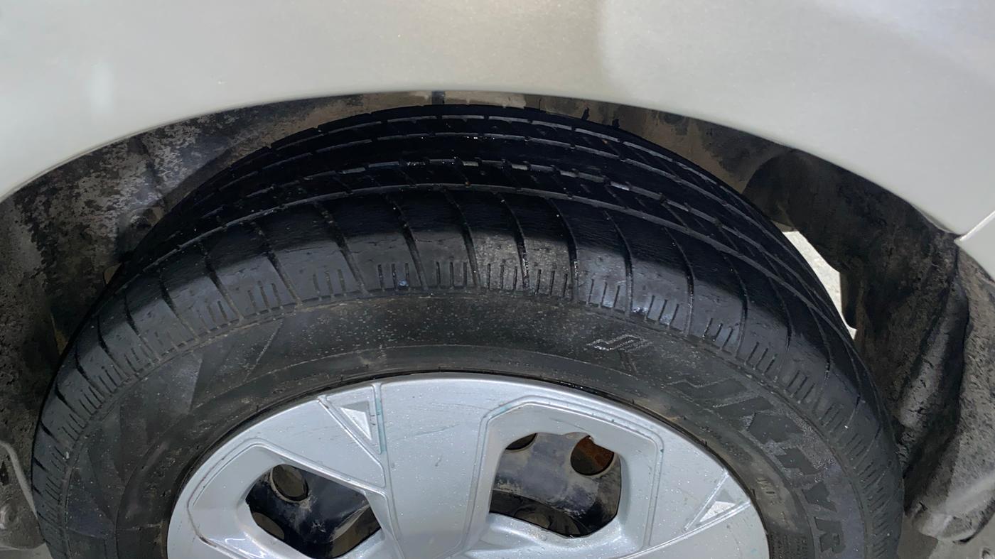 2017 Maruti Ertiga VXI, Petrol, Manual, 34,899 km, Left Rear Tyre Tread