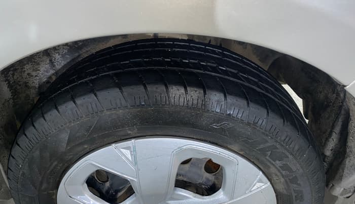 2017 Maruti Ertiga VXI, Petrol, Manual, 34,899 km, Left Rear Tyre Tread