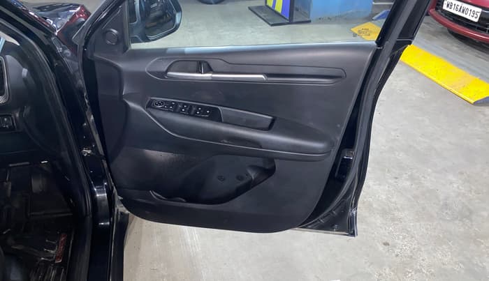 2021 KIA SONET HTK PLUS 1.2, Petrol, Manual, 63,461 km, Driver Side Door Panels Control
