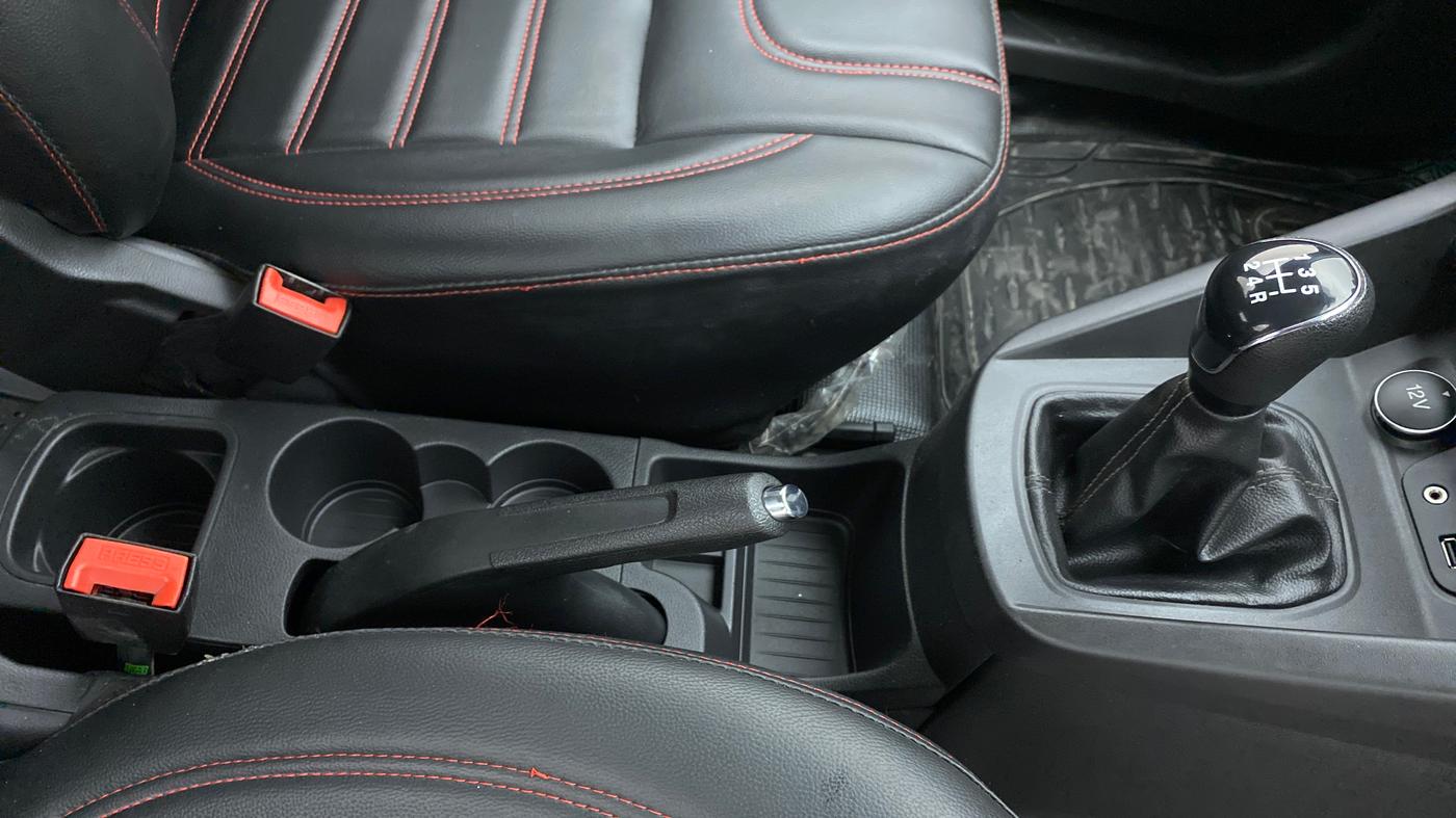 2019 Ford New Figo 1.2 TITANIUM, Petrol, Manual, 13,881 km, Gear Lever