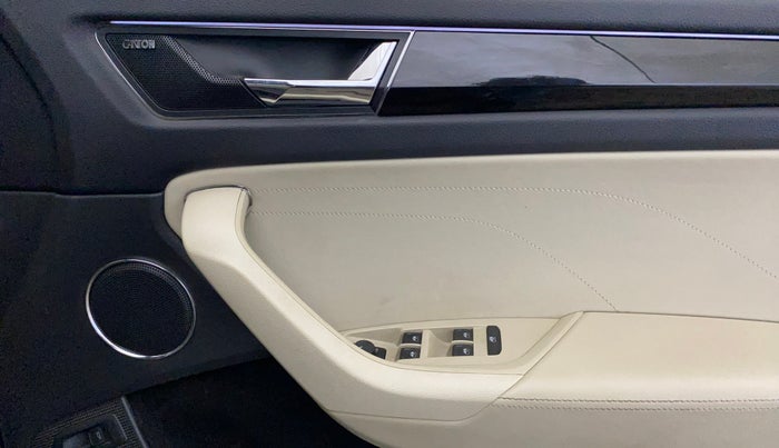 2023 Skoda Kodiaq L&K, Petrol, Automatic, 64,295 km, Driver Side Door Panels Control