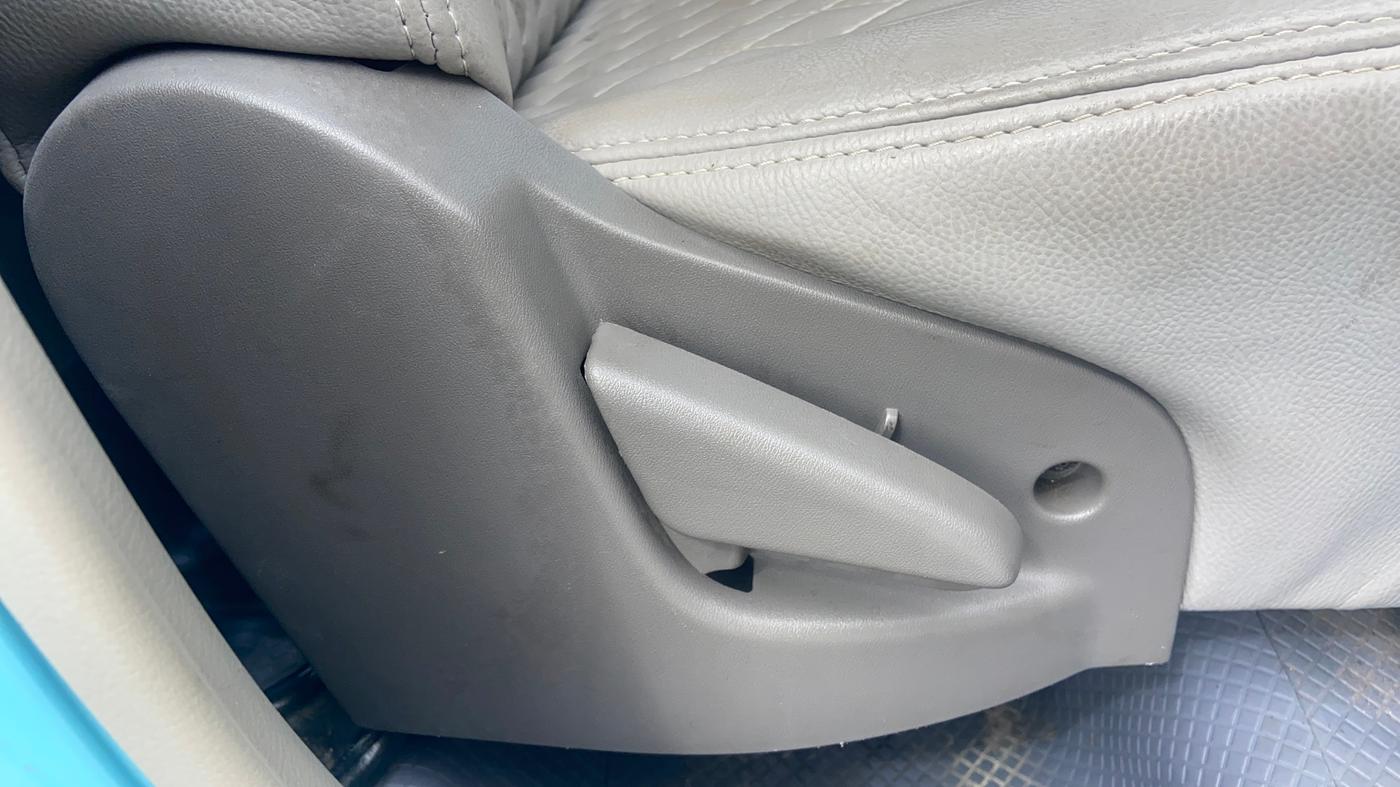 2014 Datsun Go T, Petrol, Manual, 46,466 km, Driver Side Adjustment Panel