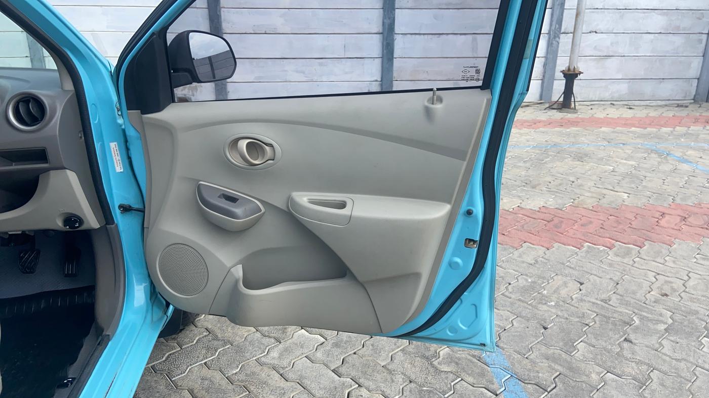2014 Datsun Go T, Petrol, Manual, 46,466 km, Driver Side Door Panels Control