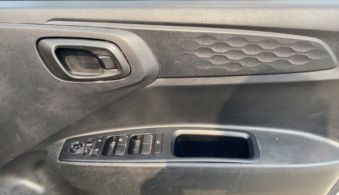 2022 Hyundai GRAND I10 NIOS MAGNA CORPORATE EDITION 1.2 KAPPA VTVT, Petrol, Manual, 17,381 km, Driver Side Door Panels Control