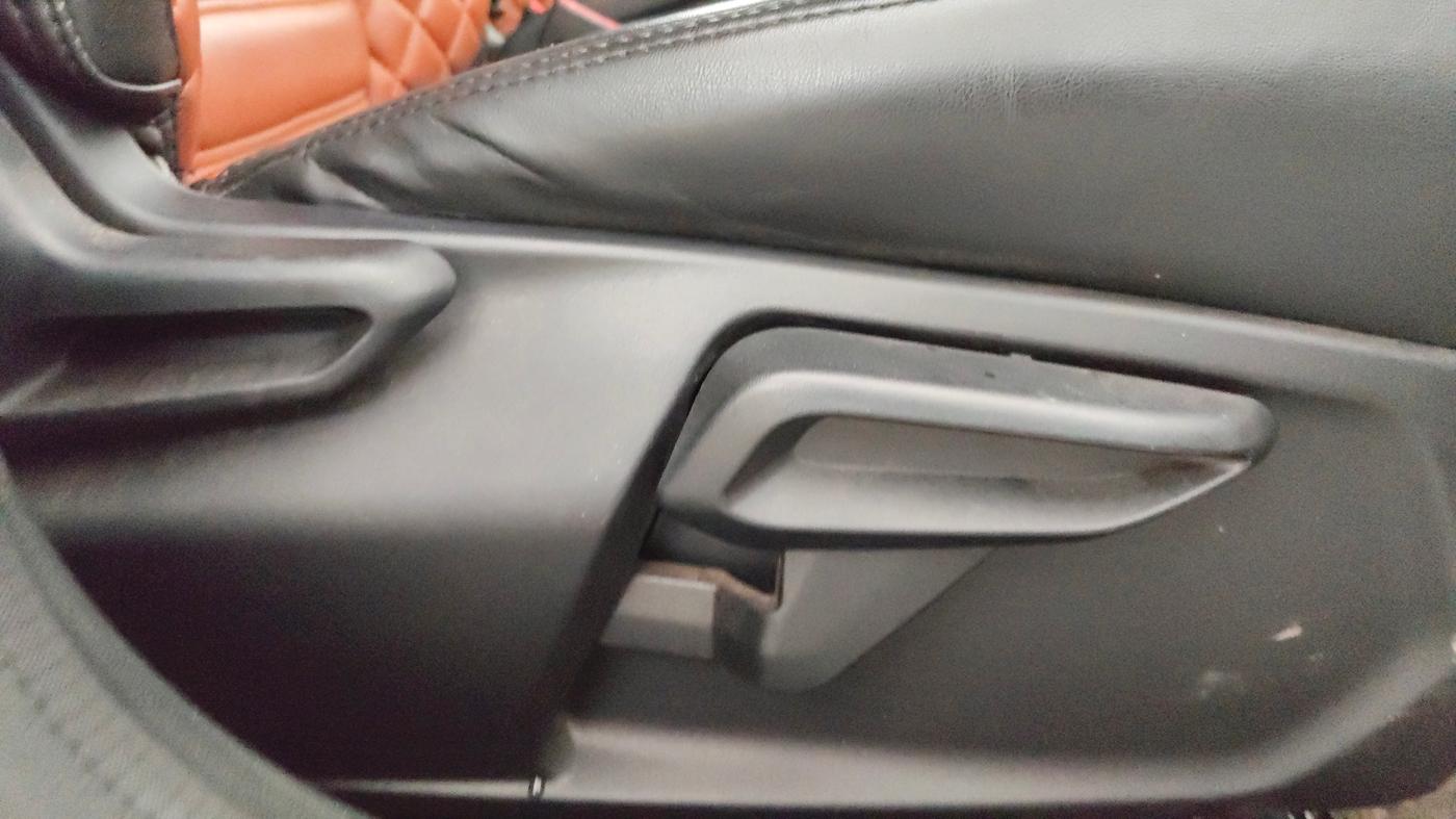 2023 Tata Tiago XZ PLUS PETROL, Petrol, Manual, 32,581 km, Driver Side Adjustment Panel