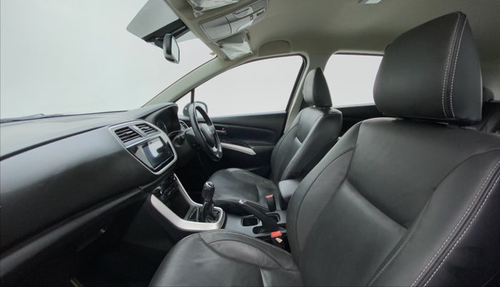 2015 Maruti S Cross ALPHA 1.3, Diesel, Manual, 47,274 km, Right Side Front Door Cabin