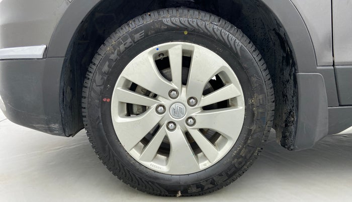 2015 Maruti S Cross ALPHA 1.3, Diesel, Manual, 47,274 km, Left Front Wheel
