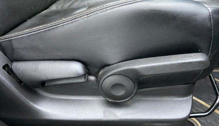 2015 Maruti S Cross ALPHA 1.3, Diesel, Manual, 47,274 km, Driver Side Adjustment Panel