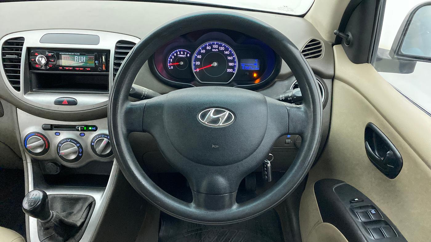 2015 Hyundai i10 MAGNA 1.1, Petrol, Manual, 67,644 km, Steering Wheel Close Up
