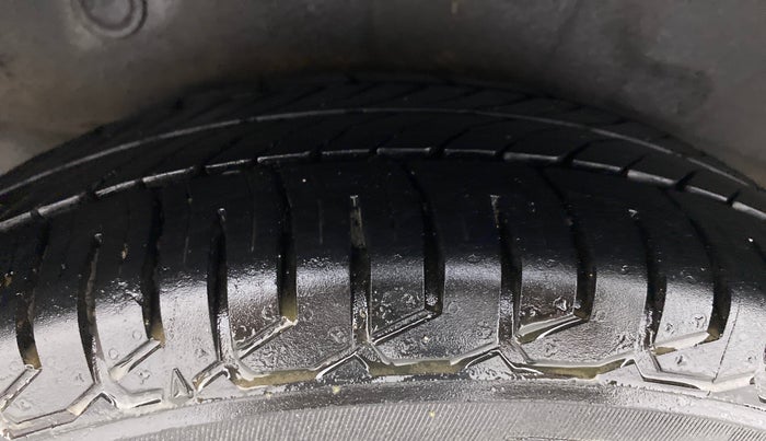 2015 Hyundai i10 MAGNA 1.1, Petrol, Manual, 67,644 km, Right Rear Tyre Tread