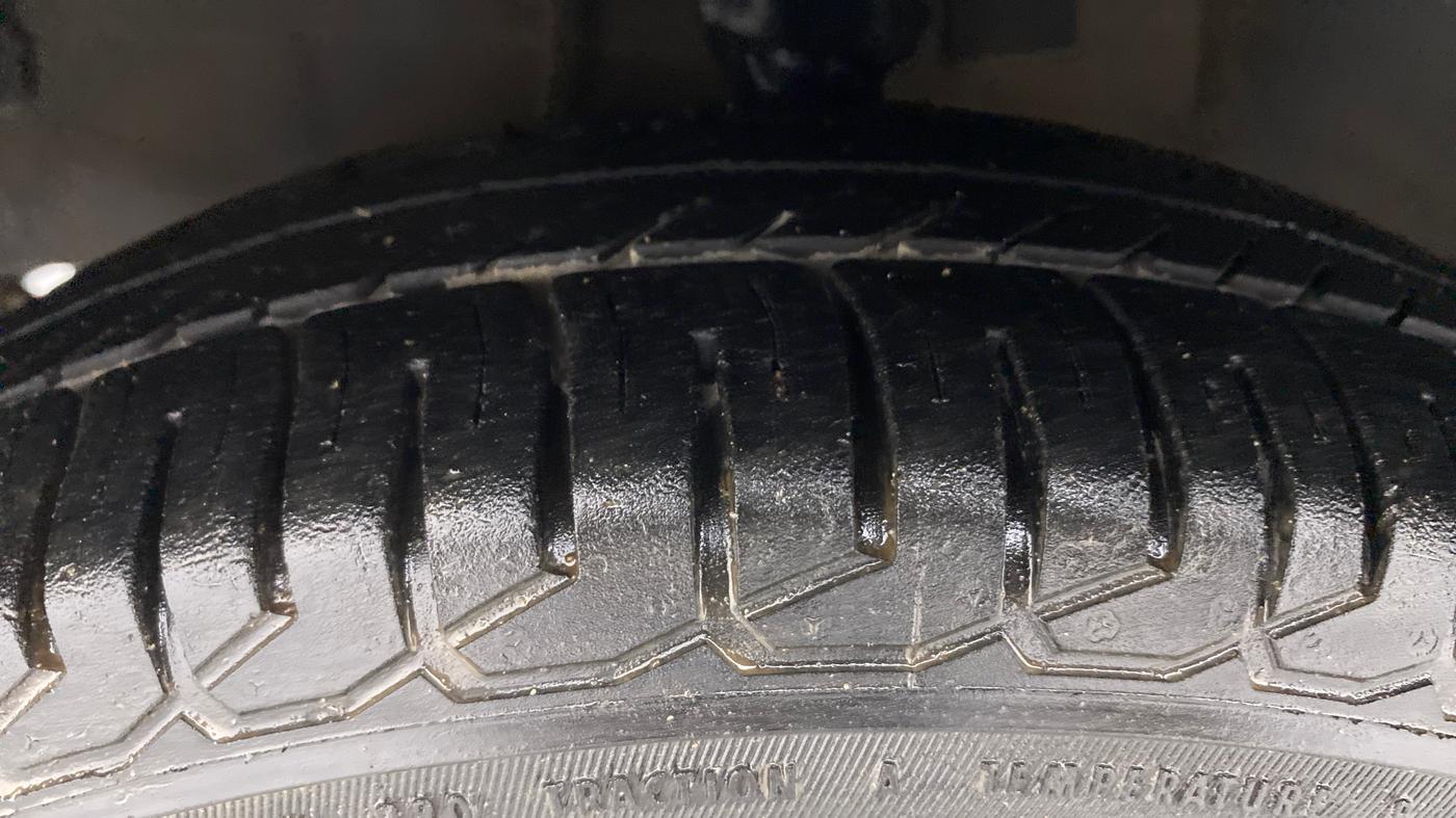 2015 Hyundai i10 MAGNA 1.1, Petrol, Manual, 67,644 km, Left Front Tyre Tread