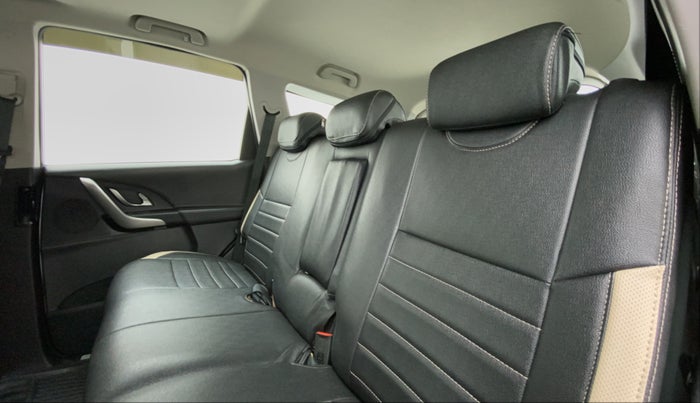 2019 Mahindra XUV500 W9, Diesel, Manual, 71,000 km, Right Side Rear Door Cabin