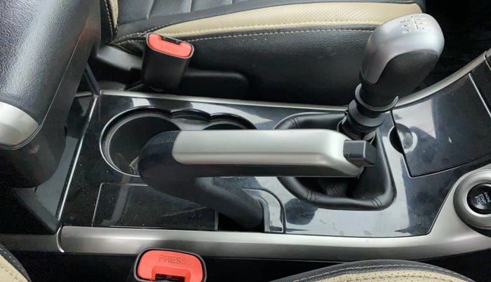 2019 Mahindra XUV500 W9, Diesel, Manual, 71,000 km, Gear Lever