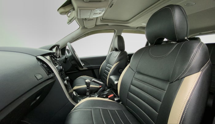 2019 Mahindra XUV500 W9, Diesel, Manual, 71,000 km, Right Side Front Door Cabin